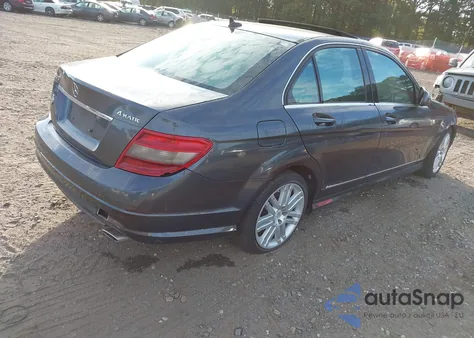 2009 Mercedes-Benz C 300 Sport 4Matic z USA, uszkodzony, nr VIN WDDGF81X59R057820